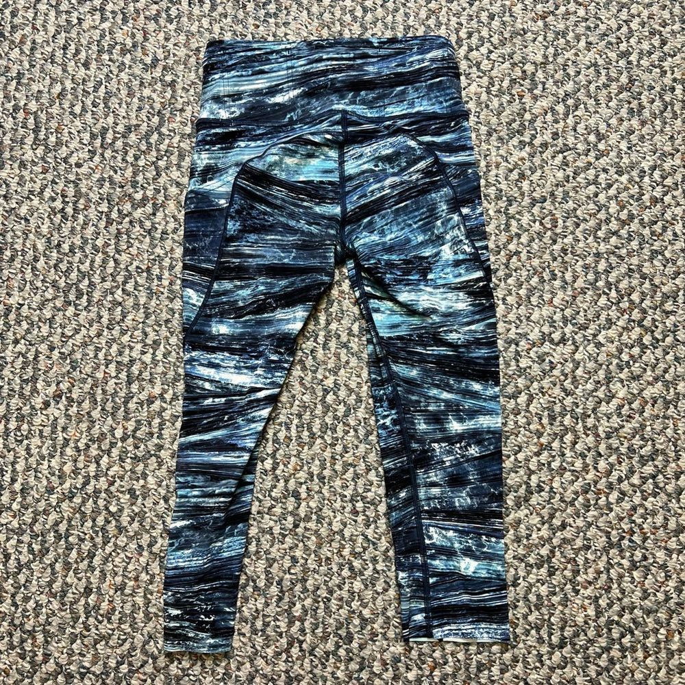 Lululemon Cropped 25” Blue Black Legging Womens Size 4